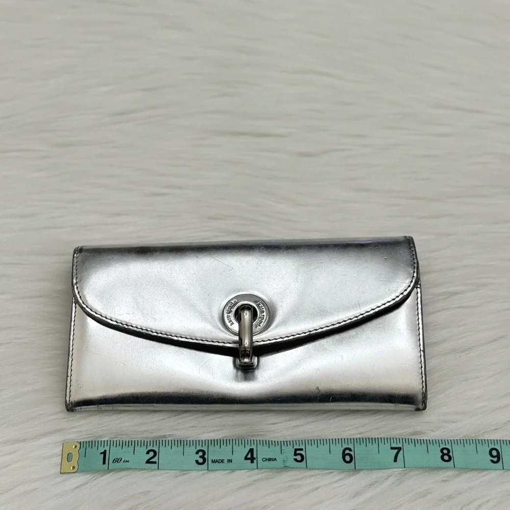 KATE SPADE - METALLIC SILVER LONG BIFOLD SECURE CLOSURE WALLET